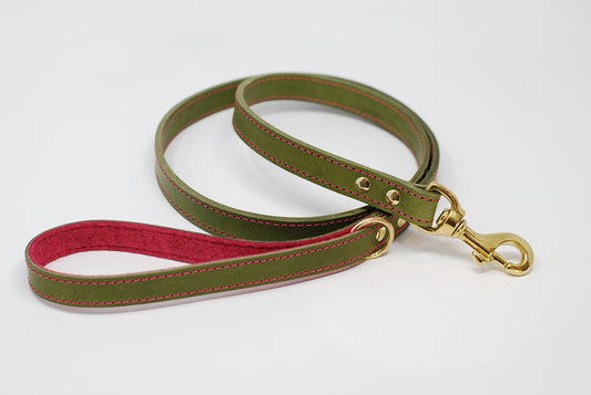 Olive & Raspberry full leather dog lead with felt-lined handle and brass trigger clip, 120 cm long, made by Cotswold Hipster