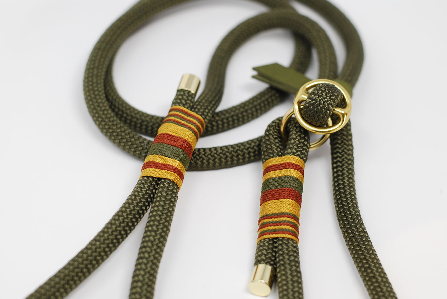 Flatlay of Tan & Natural handmade rope slip lead showing whipping and solid brass hardware, made by Cotswold Hipster