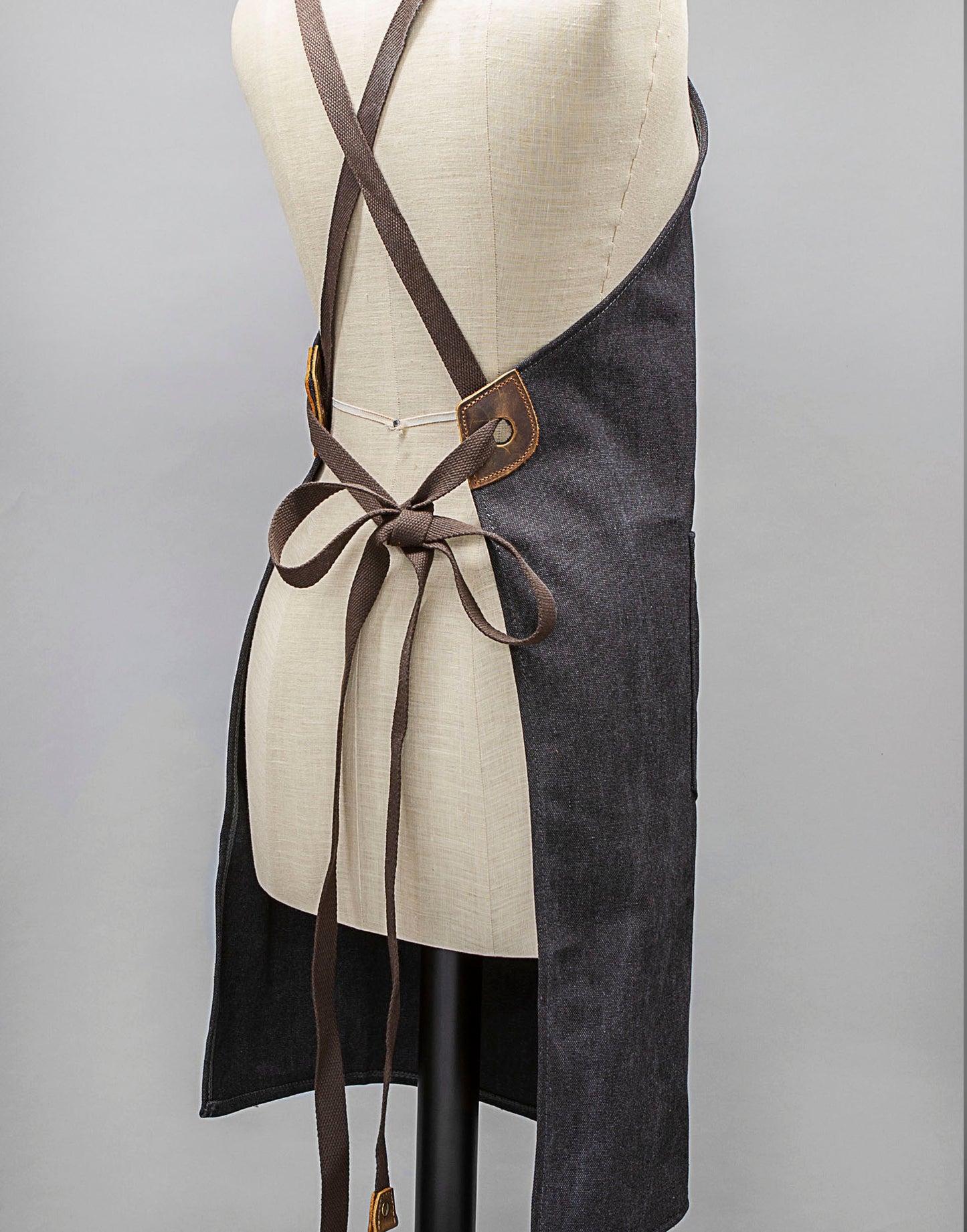 Heavy duty cotton canvas with leather trim apron by Cotswold Hipster The Kingham Apron