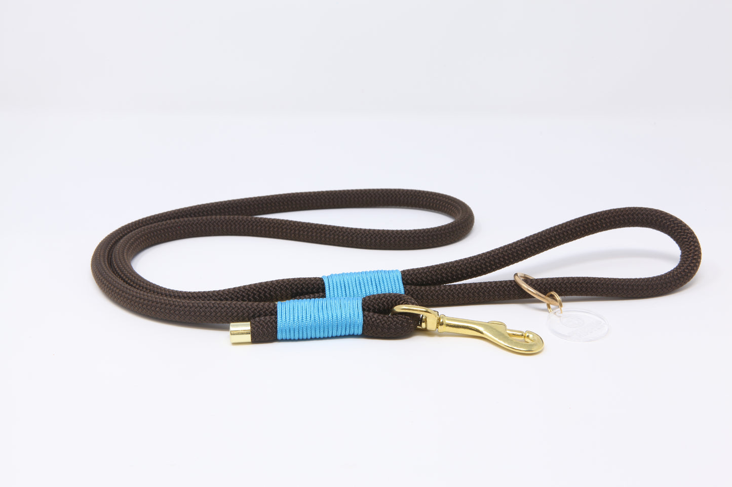 Dark brown and cornflower blue 10mm paracord rope dog lead with solid brass hardware and floating O-ring, handmade by Cotswold Hipster 