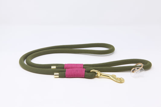 Olive and raspberry 10mm paracord rope dog lead with solid brass hardware and floating O-ring, handmade by Cotswold Hipster 