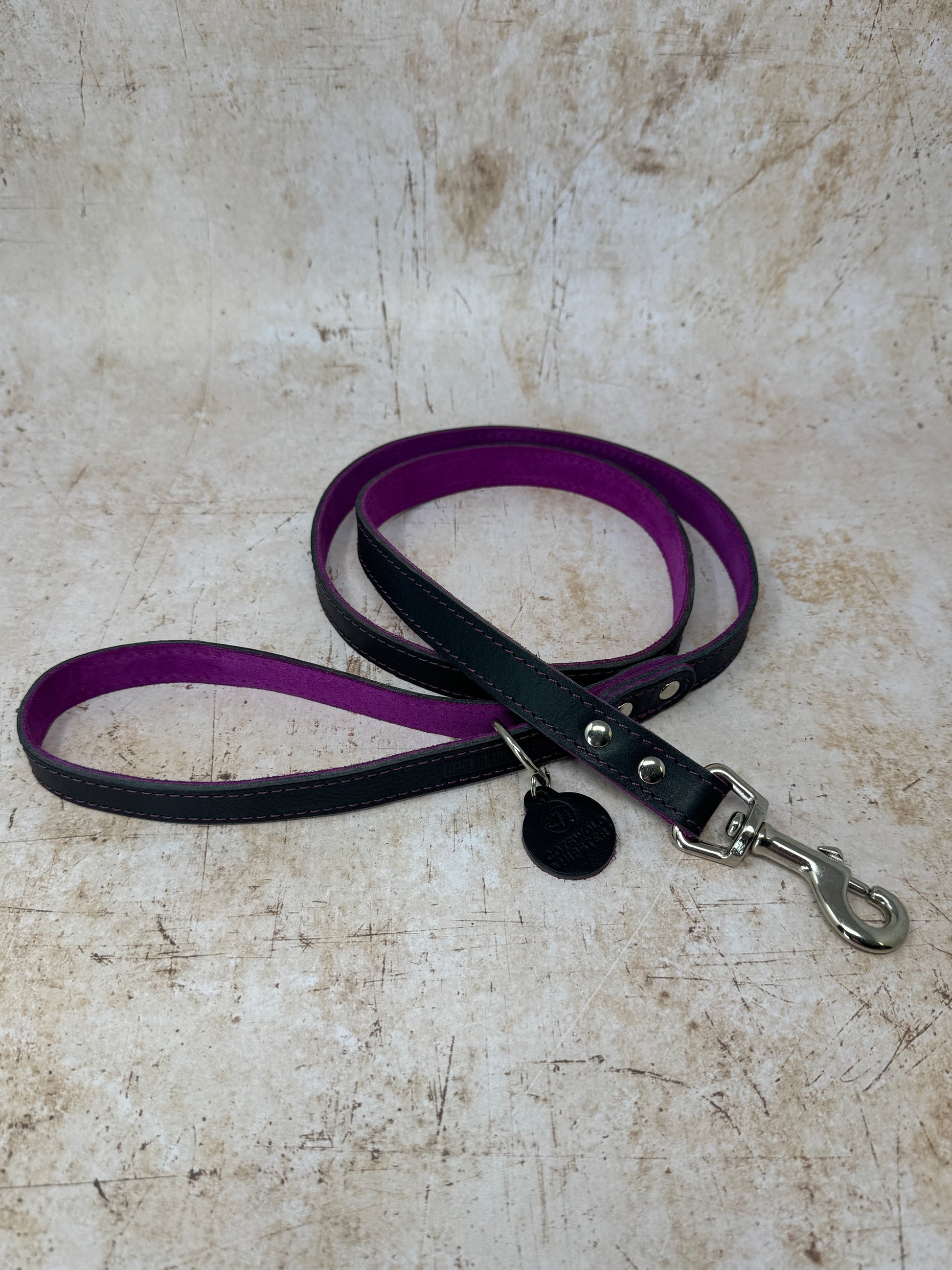 Handmade navy leather dog lead with fuchsia suede lining and colour-matched stitching from the Summer Fair Collection