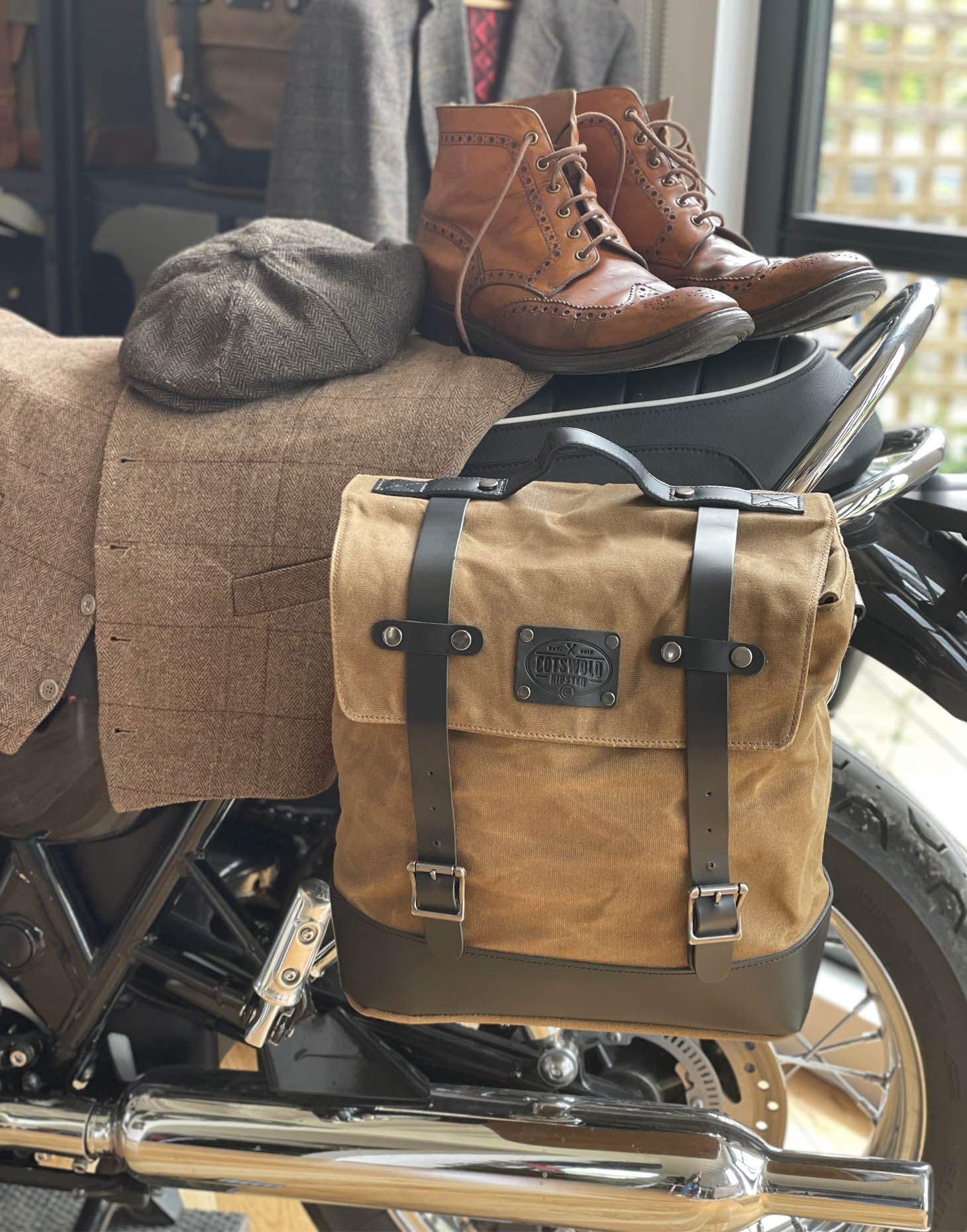 Moto Pannier Bag – Iron & Resin